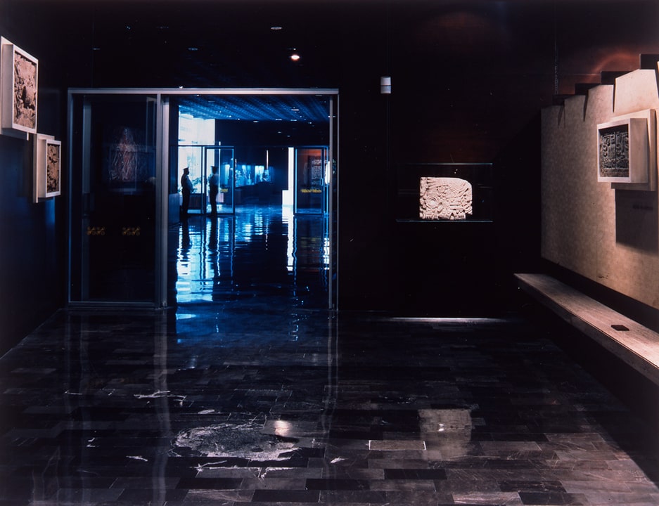 Sharon Lockhart. Chronicle of Masonry Work in the Oaxacan Exhibit Hall, 1999. La Colección Jumex, México