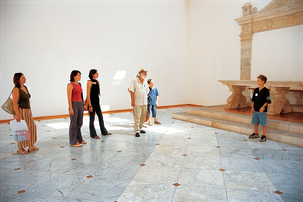 Roman Ondák. Guided Tour (Follow Me). La Colección Jumex, México